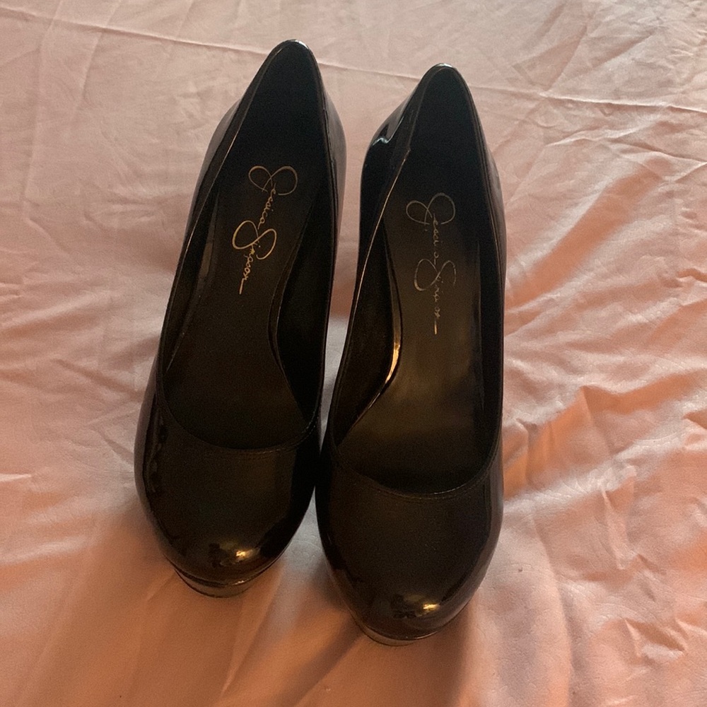 Jessica Simpson black patent pumps